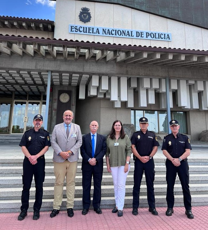 Fotografia dels assistents a la reunió ordinària de la Comissió Mixta de Seguiment