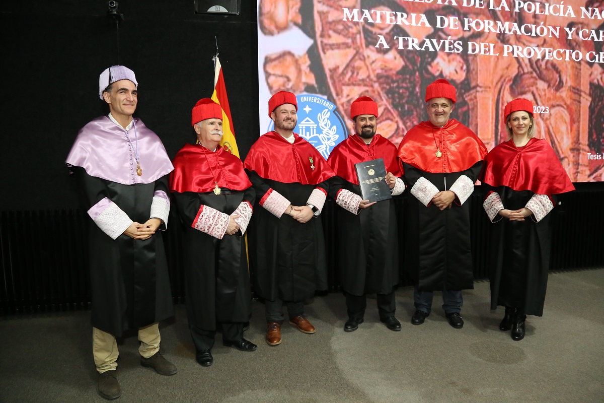 Members of the Tribunal for the new doctor and the director of doctoral thesis. 