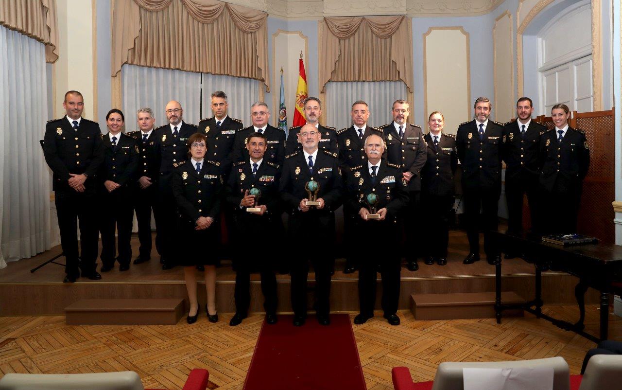Polizia Nazionala erakunde ordezkatzen duten ekitaldi honetan. Polizia Nazionala erakunde ordezkatzen duten ekitaldi honetan.