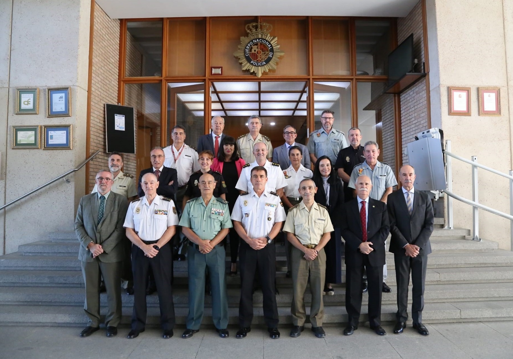 Miembros de los Centros Universitarios de Defensa e Interior fotografiados en el hall de la Escuela Nacional de Policía en Ávila. Miembros de los Centros Universitarios de Defensa e Interior fotografiados en el hall de la Escuela Nacional de Policía en Ávila.
